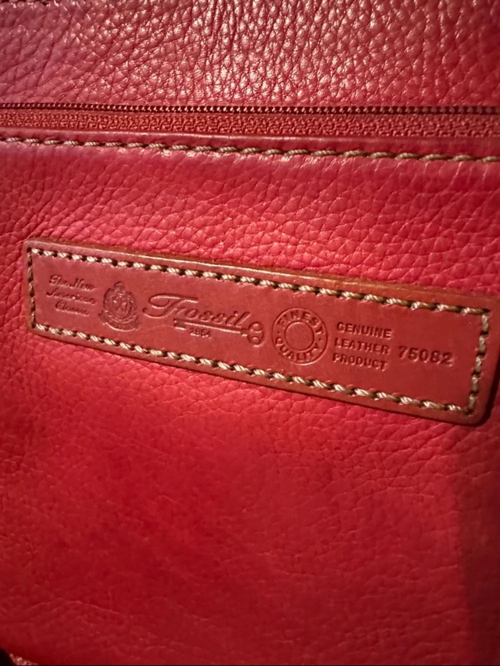 Fossil Red Pebbled Leather Crossbody Bag - Picture 2 of 14